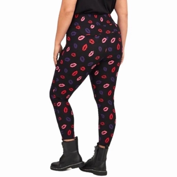Torrid Black Slim Fit Lips Print Pixie Pants - Picture 2 of 10